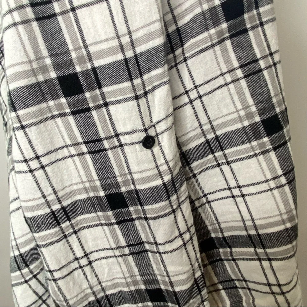 Torrid Black White Gray Wrap Cardigan